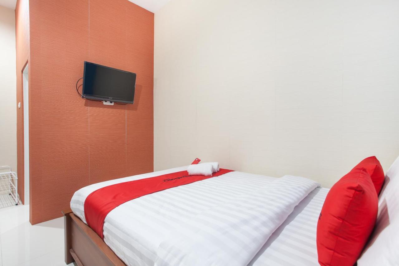 Reddoorz Near Universitas Wijaya Kusuma Surabaya Exterior photo