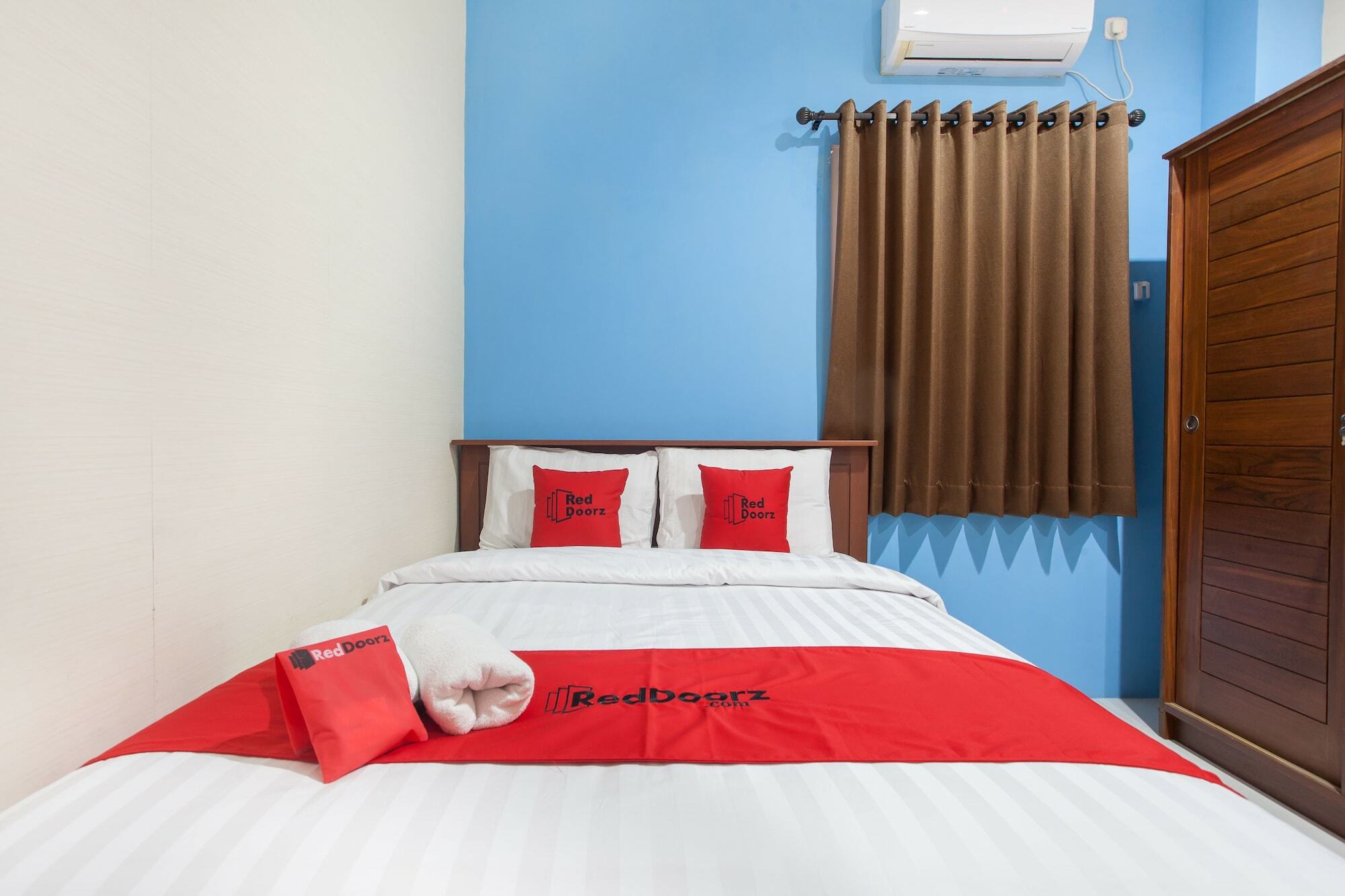 Reddoorz Near Universitas Wijaya Kusuma Surabaya Exterior photo